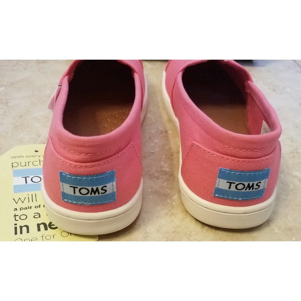 Toms Girls‎ Classic Bubblegum Pink Canvas SlipOn Casual Shoes Youth Size 2 NEW